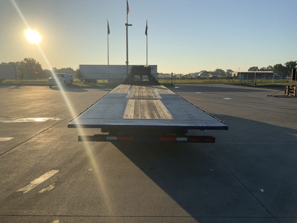 Used 2022 Diamond C Trailers FMAX 216 102 x 38 Hydraulic Dovetail
