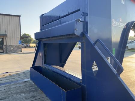 Used 2022 Diamond C Trailers FMAX 216 102 x 38 Hydraulic Dovetail