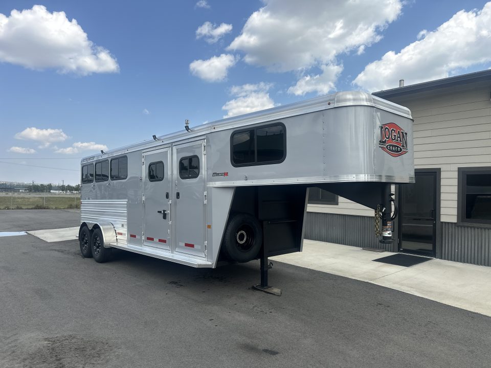 New 2026 Logan Coach Bullseye XL 3 Horse with Closet TacK