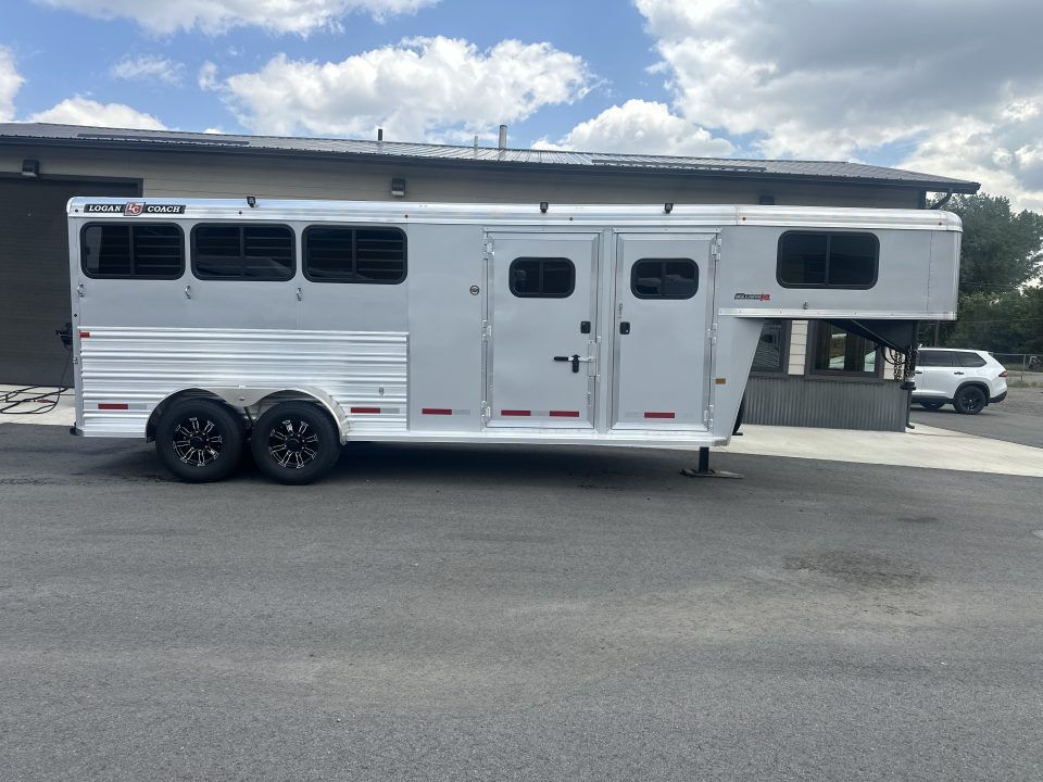 New 2026 Logan Coach Bullseye XL 3 Horse with Closet TacK
