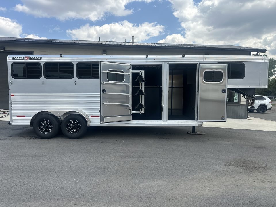 New 2026 Logan Coach Bullseye XL 3 Horse with Closet TacK