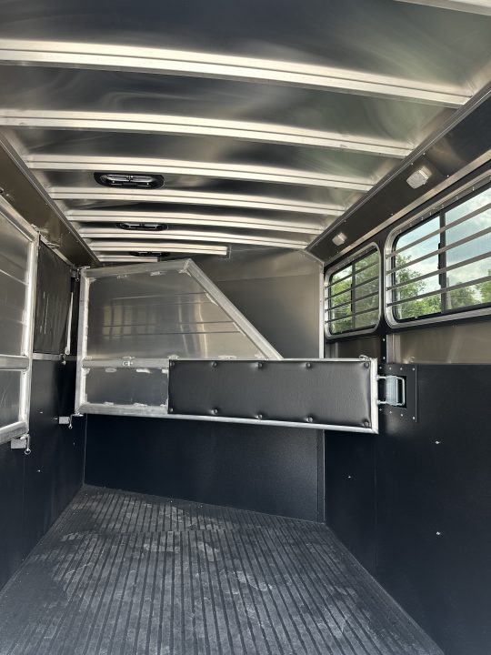 New 2026 Logan Coach Bullseye XL 3 Horse with Closet TacK