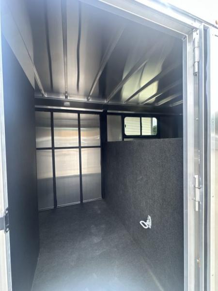 New 2026 Logan Coach Bullseye XL 3 Horse with Closet TacK
