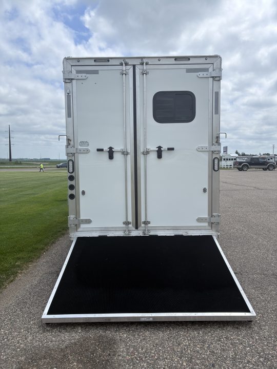 New 2027 Lakota 3H 9'LQ Horse Trailer