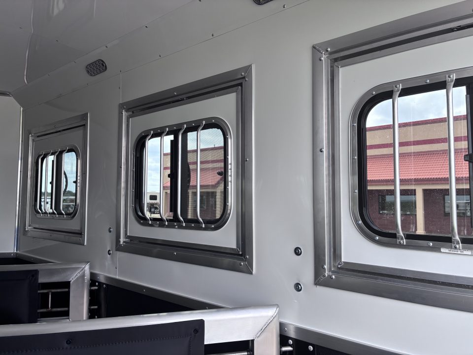 New 2027 Lakota 3H 9'LQ Horse Trailer