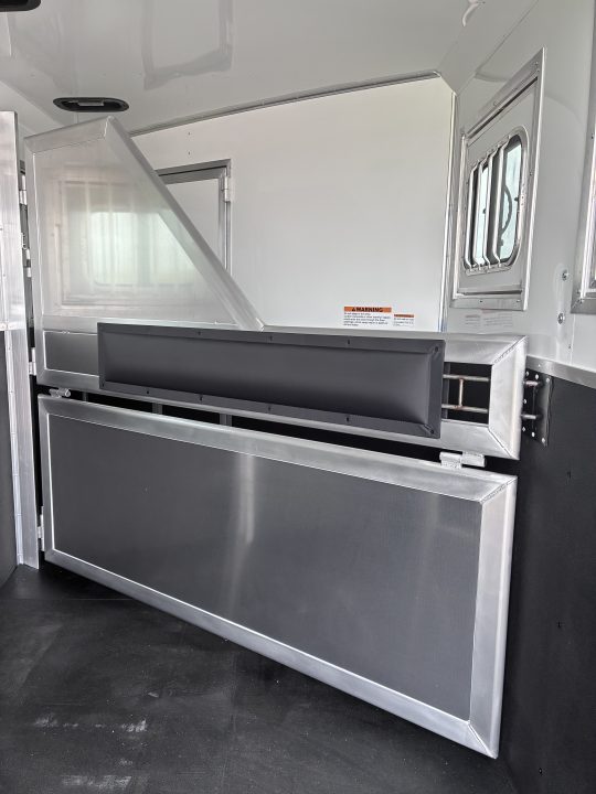 New 2027 Lakota 3H 9'LQ Horse Trailer