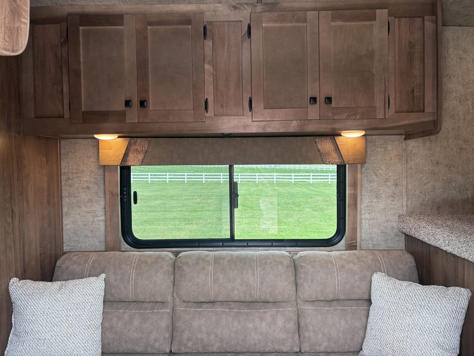New 2027 Lakota 3H 9'LQ Horse Trailer