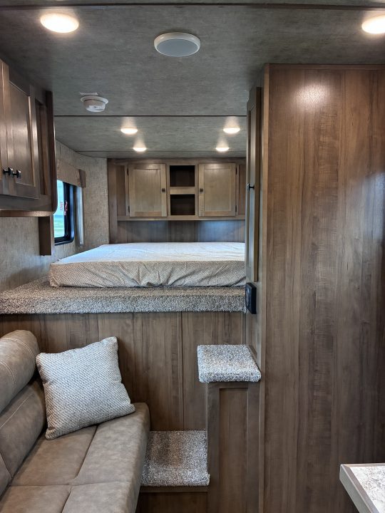 New 2027 Lakota 3H 9'LQ Horse Trailer
