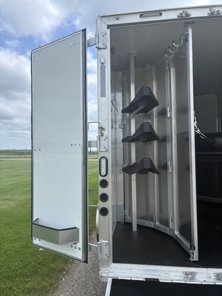 New 2027 Lakota 3H 9'LQ Horse Trailer