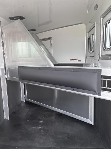 New 2027 Lakota 3H 9'LQ Horse Trailer