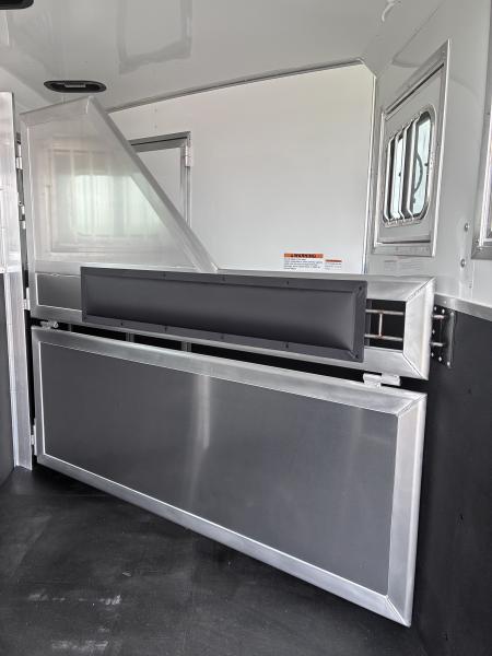 New 2027 Lakota 3H 9'LQ Horse Trailer