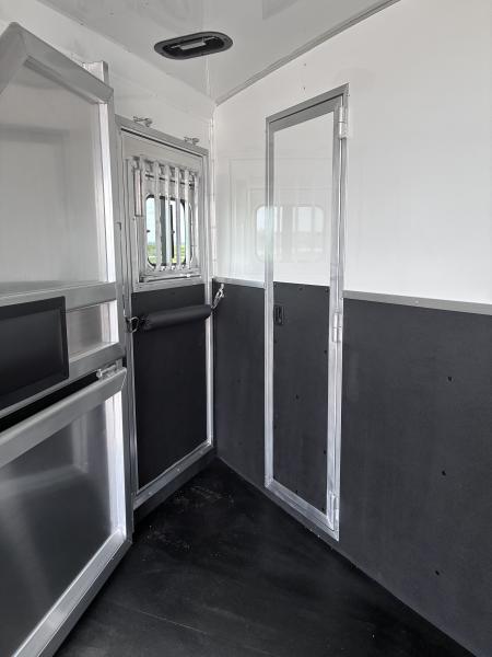 New 2027 Lakota 3H 9'LQ Horse Trailer