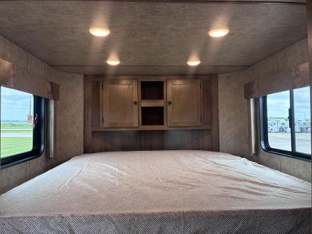 New 2027 Lakota 3H 9'LQ Horse Trailer