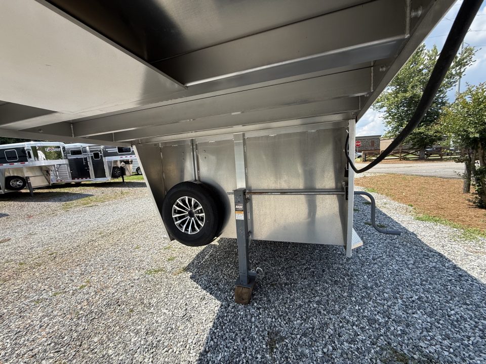 Consignment 2025 Exiss Trailers 2+1 Gooseneck Horse Trailer