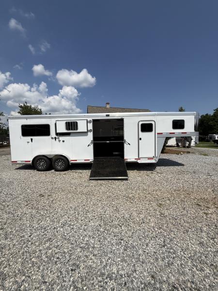Consignment 2025 Exiss Trailers 2+1 Gooseneck Horse Trailer