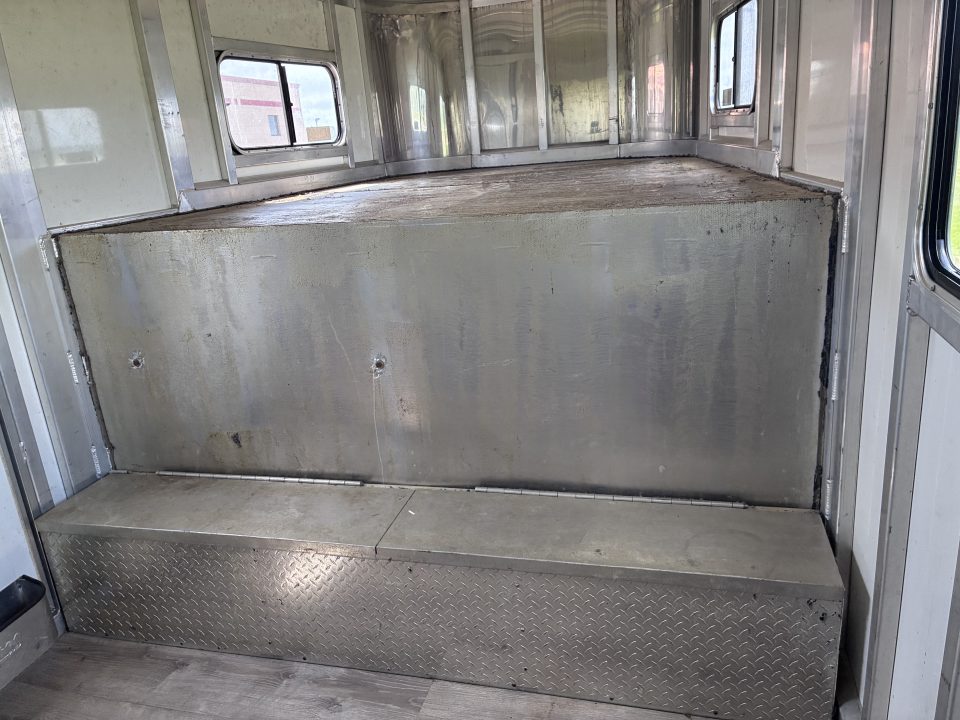 Used 2009 Cimarron Trailers 4H GN Horse Trailer