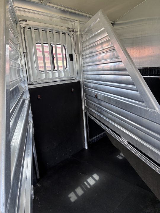 Used 2009 Cimarron Trailers 4H GN Horse Trailer