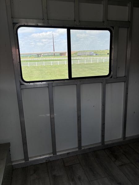 Used 2009 Cimarron Trailers 4H GN Horse Trailer