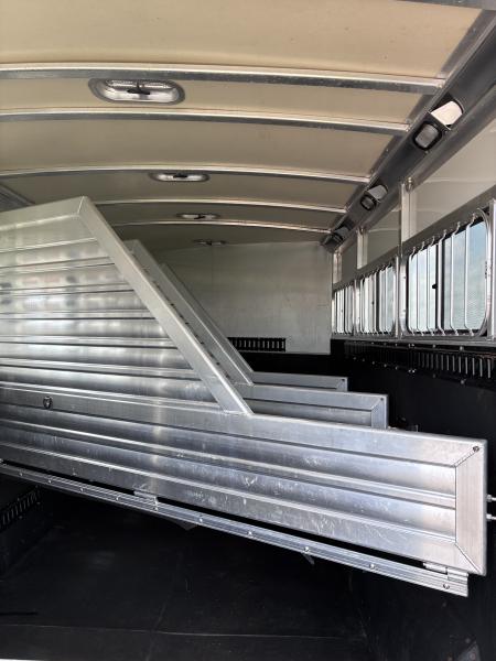 Used 2009 Cimarron Trailers 4H GN Horse Trailer