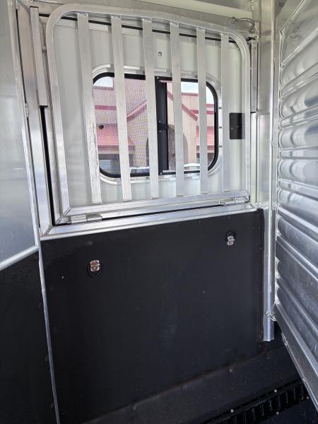 Used 2009 Cimarron Trailers 4H GN Horse Trailer