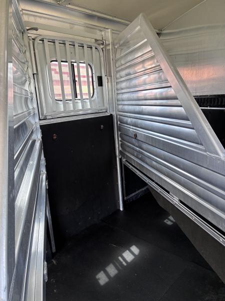 Used 2009 Cimarron Trailers 4H GN Horse Trailer