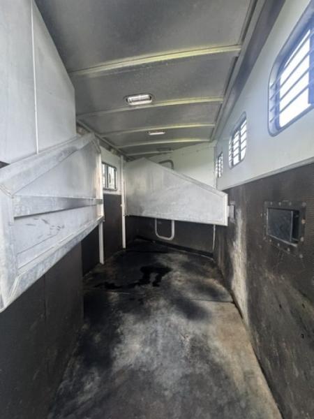 Used 2004 Exiss Trailers 3H 9' LQ Horse Trailers