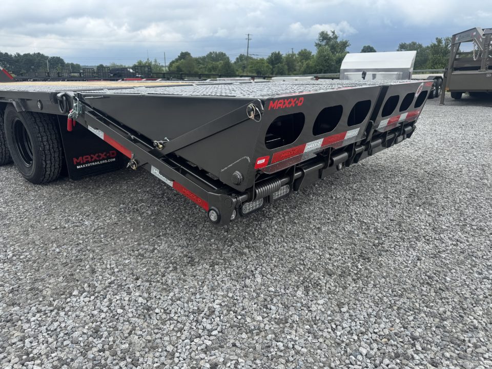 New 2027 MAXX-D LKX 102"x30" Dual Tandem Gooseneck Equipment Trailer