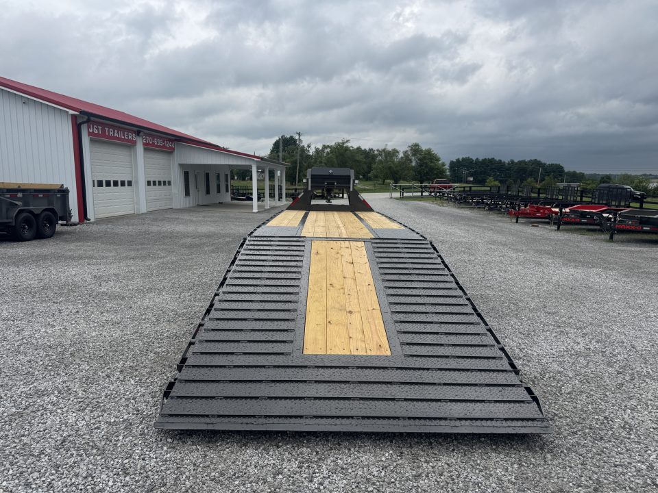 New 2027 MAXX-D YDK 32' Hydraulic Dovetail Gooseneck Equipment Trailer