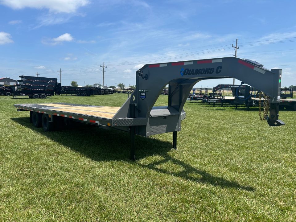 New 2026 Diamond C 102x30 Tandem 25.9K GN Pacesetter Hydrotail w/ Hydraulic Jacks, EOH Brakes, & Full Steel Cleats on Dove