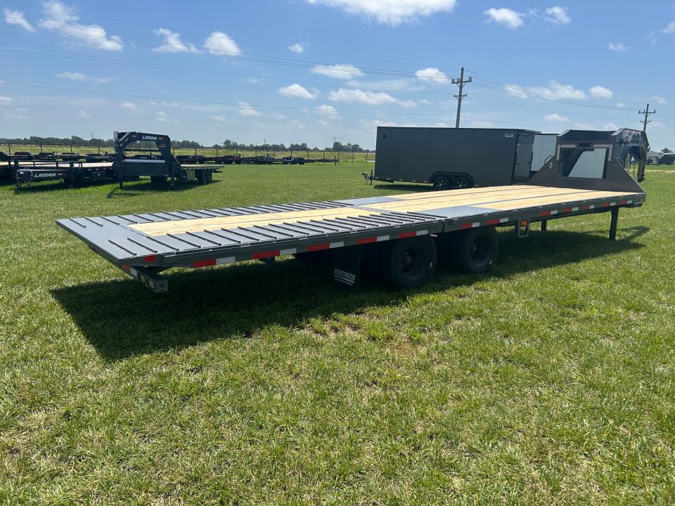 New 2026 Diamond C 102x30 Tandem 25.9K GN Pacesetter Hydrotail w/ Hydraulic Jacks, EOH Brakes, & Full Steel Cleats on Dove