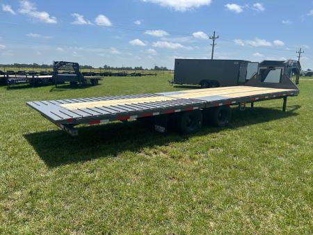 New 2026 Diamond C 102x30 Tandem 25.9K GN Pacesetter Hydrotail w/ Hydraulic Jacks, EOH Brakes, & Full Steel Cleats on Dove