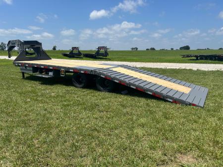New 2026 Diamond C 102x30 Tandem 25.9K GN Pacesetter Hydrotail w/ Hydraulic Jacks, EOH Brakes, & Full Steel Cleats on Dove