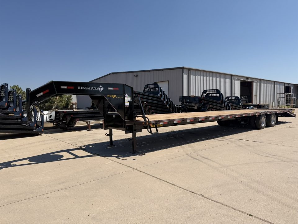 New 2026 Diamond T 8.5-40 Tandem Dual Gooseneck Deckover Equipment Hauler W/ MAXX Ramps and HDSS 25.9K GVWR