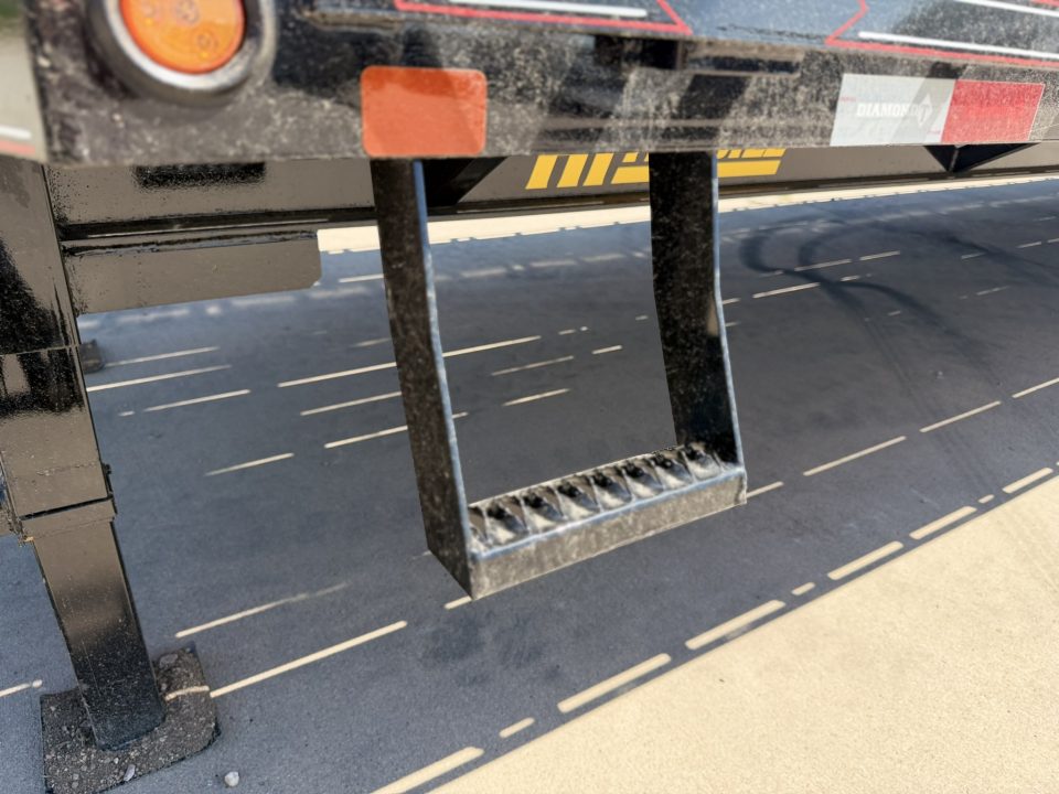 New 2026 Diamond T 8.5-40 Tandem Dual Gooseneck Deckover Equipment Hauler W/ MAXX Ramps and HDSS 25.9K GVWR