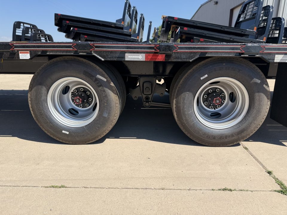 New 2026 Diamond T 8.5-40 Tandem Dual Gooseneck Deckover Equipment Hauler W/ MAXX Ramps and HDSS 25.9K GVWR