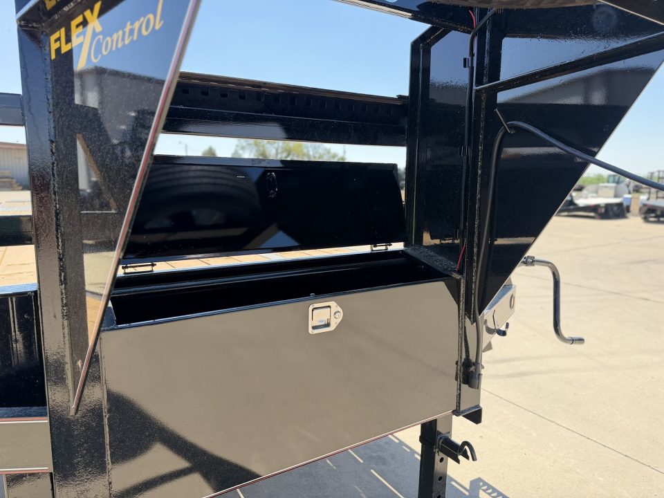 New 2026 Diamond T 8.5-40 Tandem Dual Gooseneck Deckover Equipment Hauler W/ MAXX Ramps and HDSS 25.9K GVWR