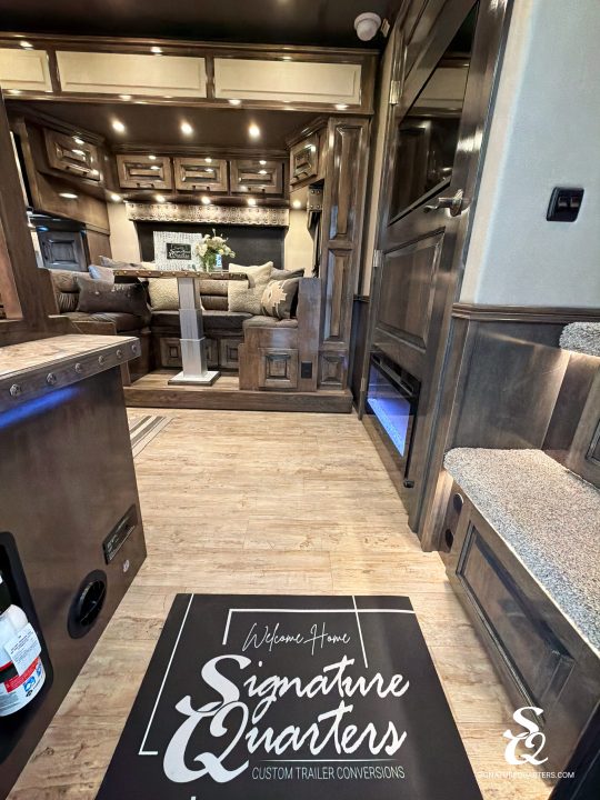 New 2027 Cimarron Trailers Norstar 3 Horse LQ Horse Trailer