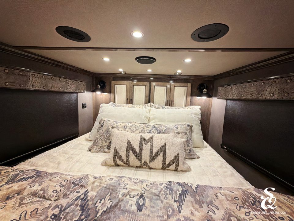 New 2027 Cimarron Trailers Norstar 3 Horse LQ Horse Trailer