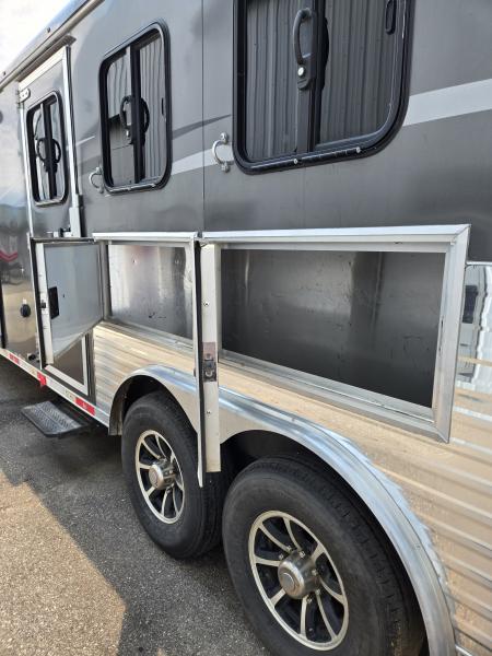 Used 2019 Bison Ranger 3 Horse Trailer