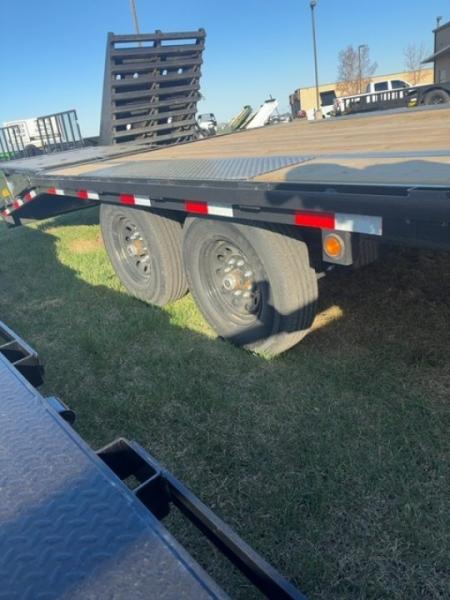 New 2027 Big Tex Trailers 14GN-30D5A Flatbed Trailer