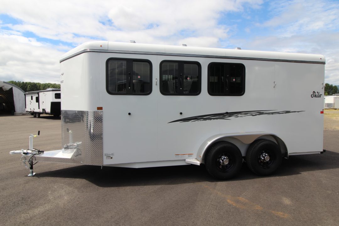 New 2027 Thuro-Bilt Shilo 3 Horse Trailer - 1ft added to horse area - Adjustable Dividers