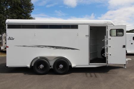 New 2027 Thuro-Bilt Shilo 3 Horse Trailer - 1ft added to horse area - Adjustable Dividers