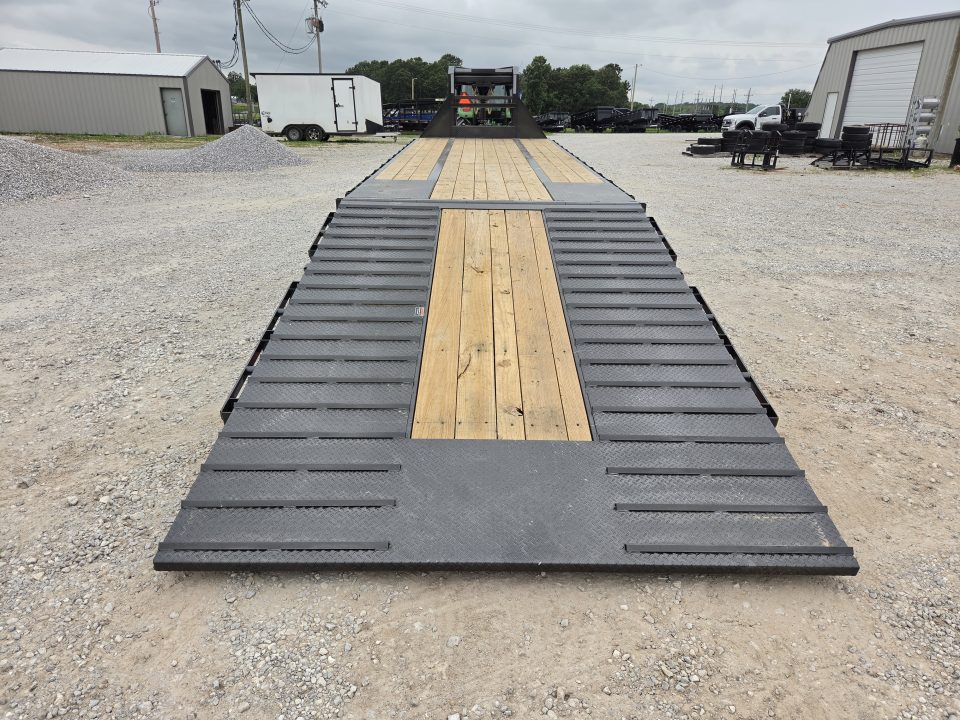 New 2026 Load Trail 102X36 TANDEM LO-PRO GOOSENECK W/12' CLETED HYDROTAIL HYDROJACKS & 14PLY TIRES