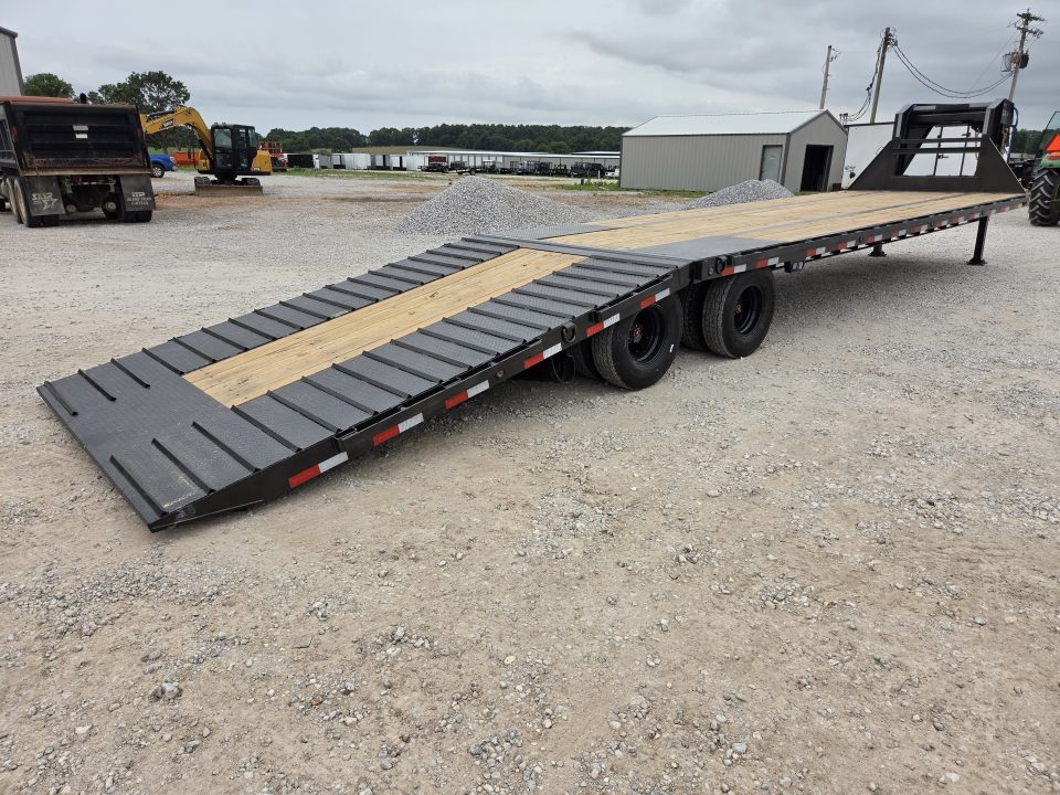 New 2026 Load Trail 102X36 TANDEM LO-PRO GOOSENECK W/12' CLETED HYDROTAIL HYDROJACKS & 14PLY TIRES