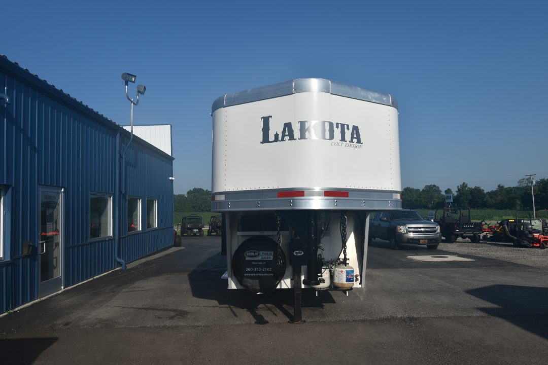 Used 2020 Lakota CH27 Horse Trailer