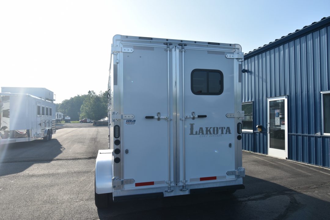Used 2020 Lakota CH27 Horse Trailer