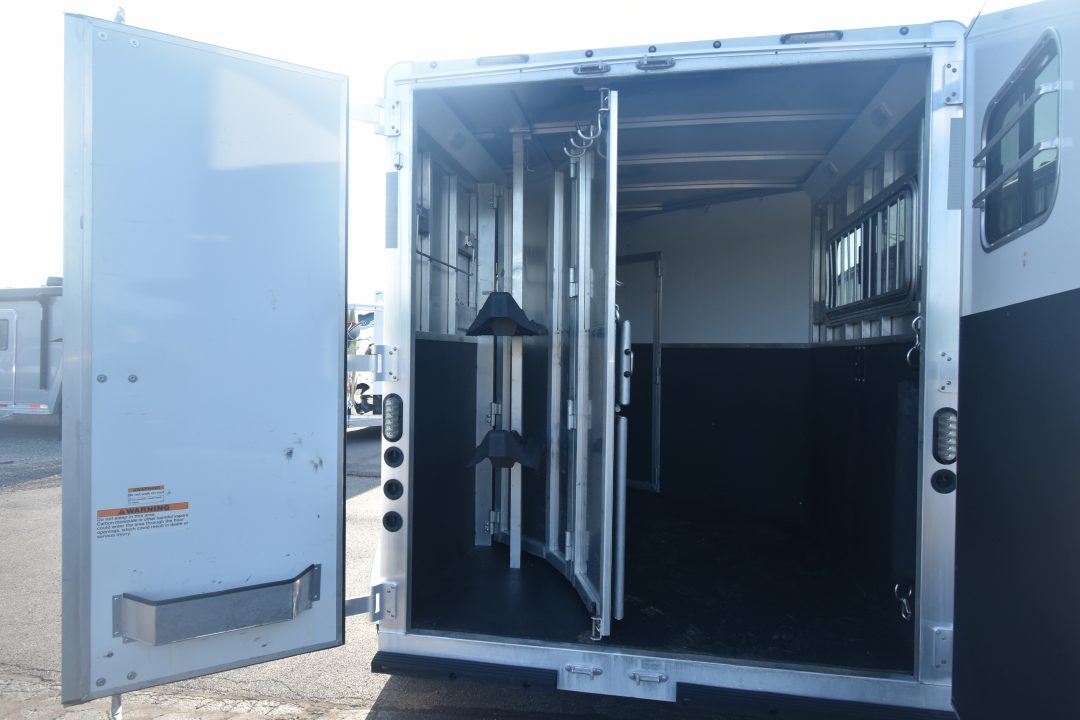 Used 2020 Lakota CH27 Horse Trailer