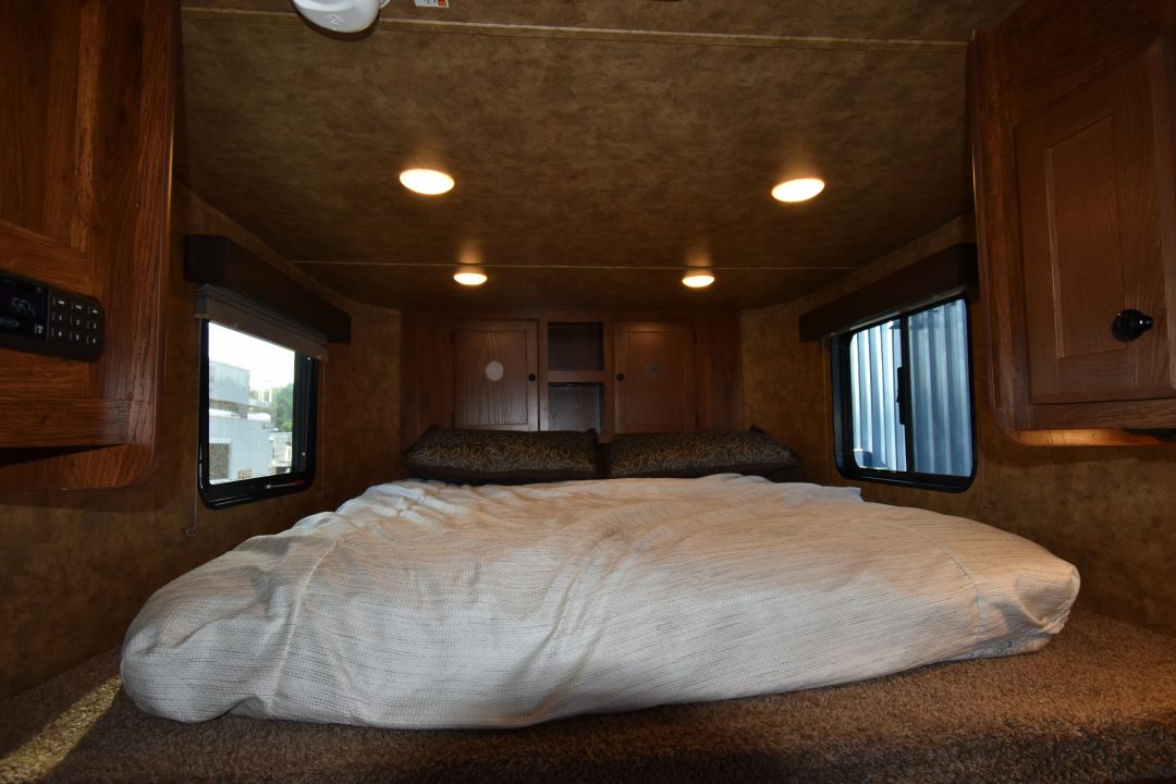 Used 2020 Lakota CH27 Horse Trailer