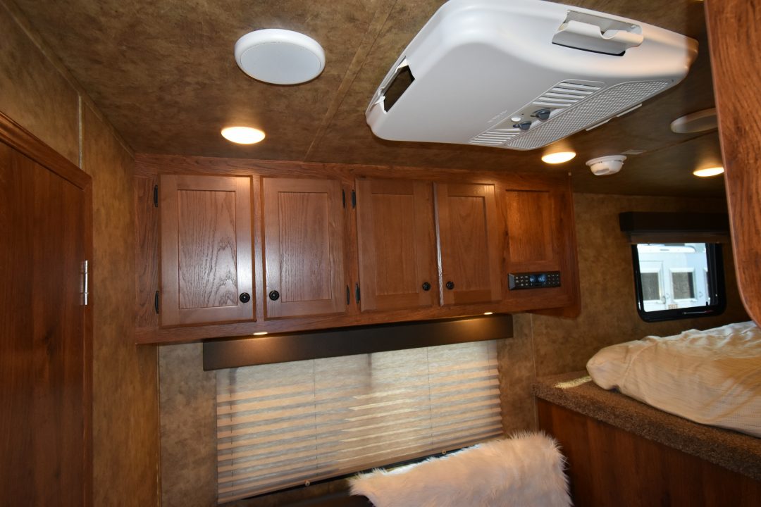 Used 2020 Lakota CH27 Horse Trailer
