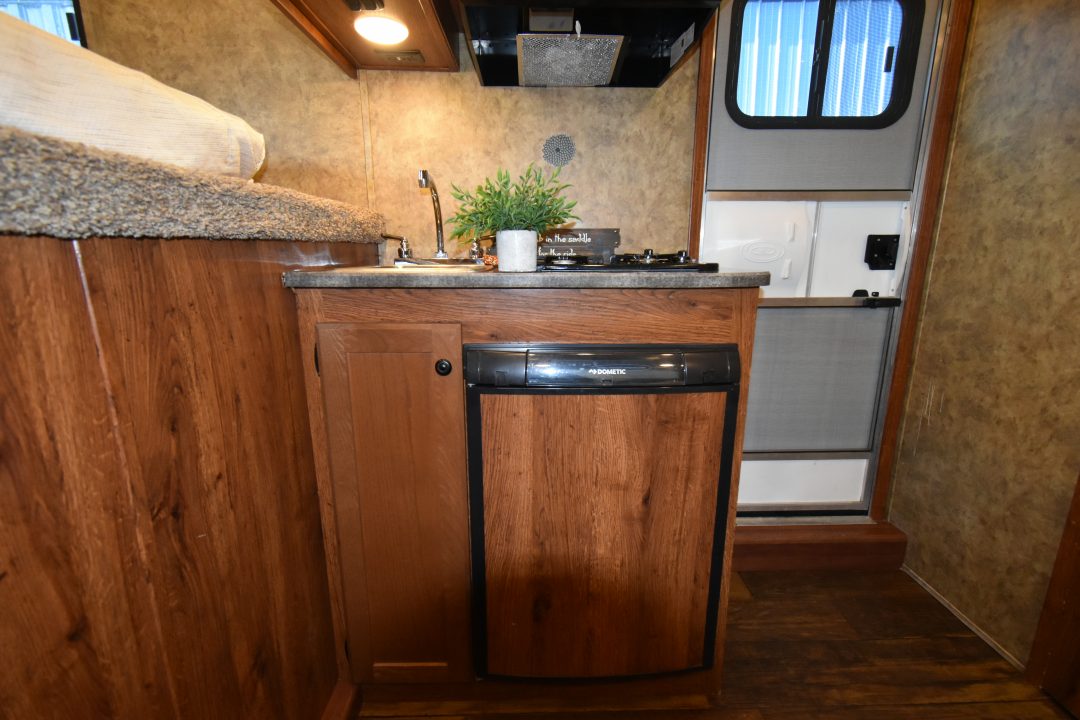 Used 2020 Lakota CH27 Horse Trailer